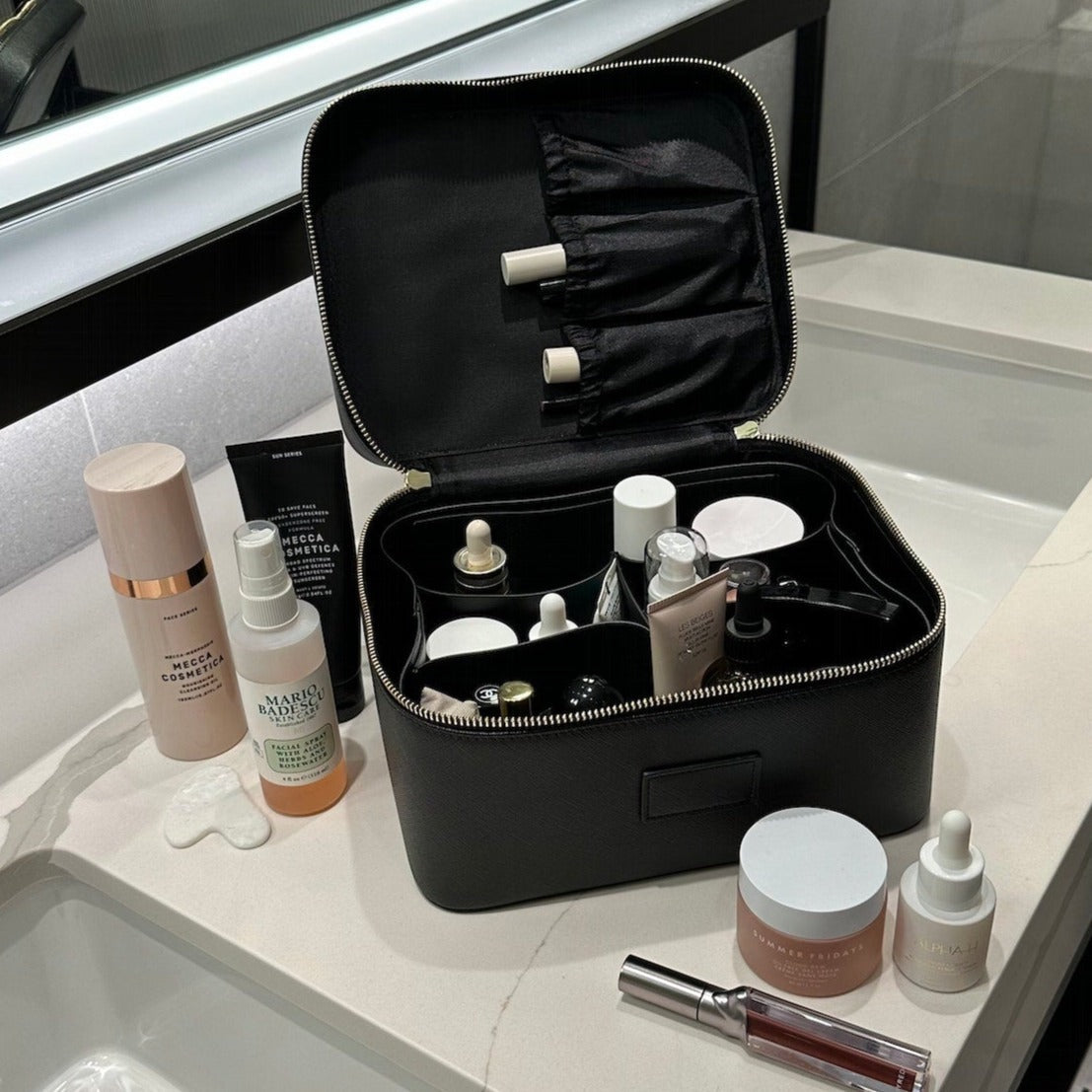 Getting ready becomes mess-free with the Vanity Case.
