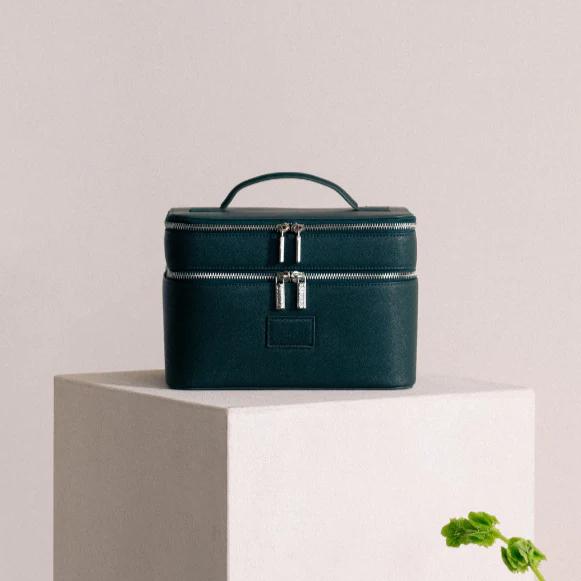 The Duo Vanity Case in Forest.